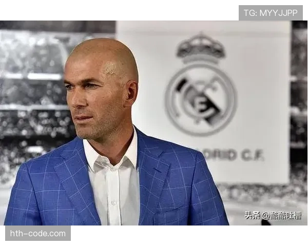 齐达内足球哲学：于逆境中淬炼胜利智慧，以沉稳引领绿茵传奇