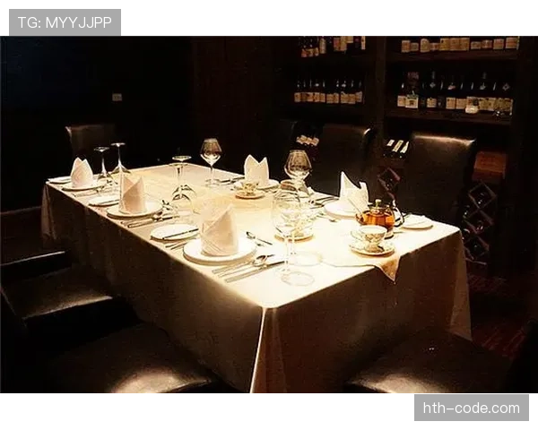 伊布退役后每天喝三杯浓缩咖啡配鱼子酱，健身房开在自家酒窖隔壁